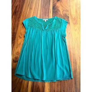 Pale Sky Women's Green Kiara Eyelet Split Neck Cap Sleeve Blouse Medium